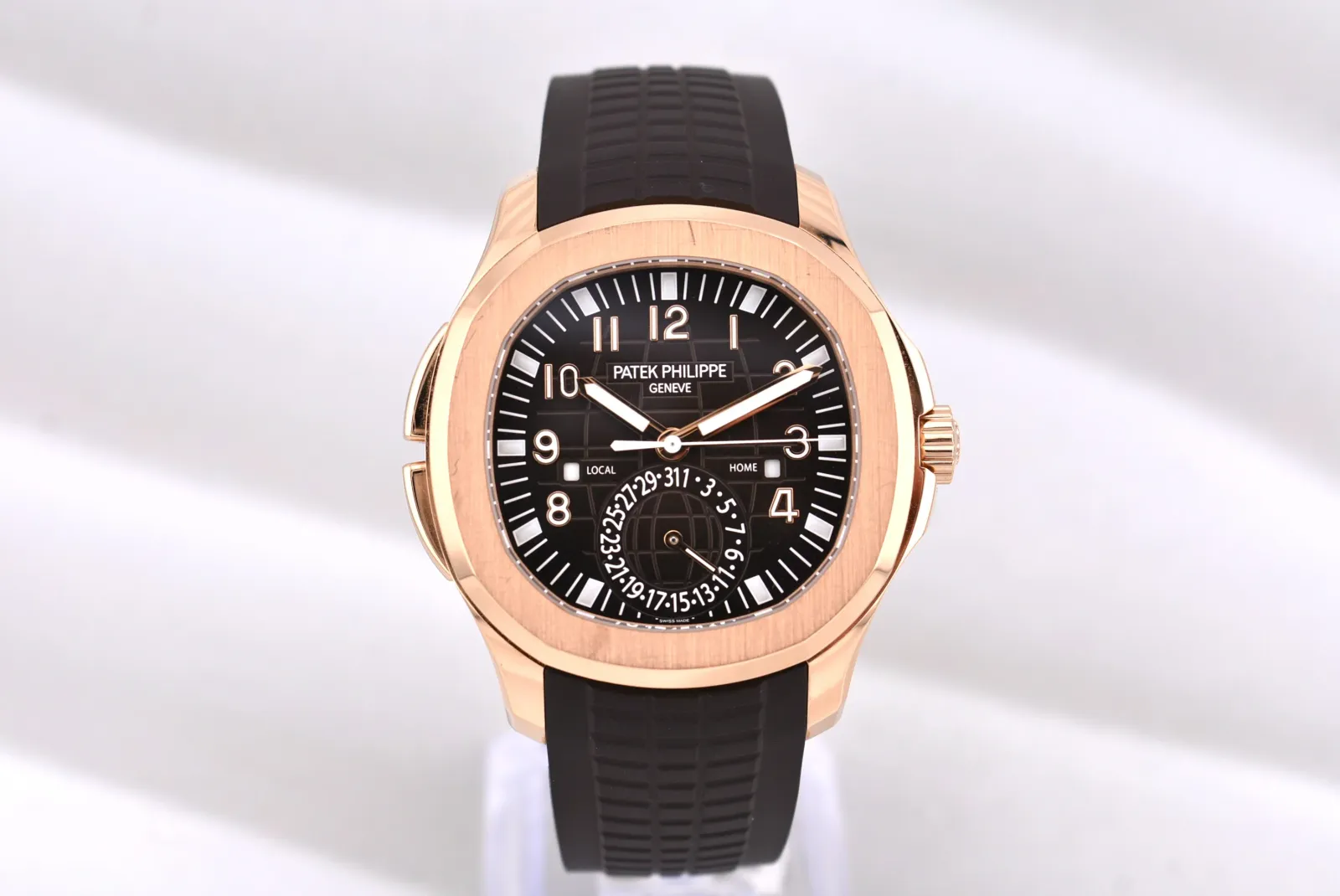 Patek Philippe Aquanaut (2018) - Ref. 5164R | Watch Scout - image 2