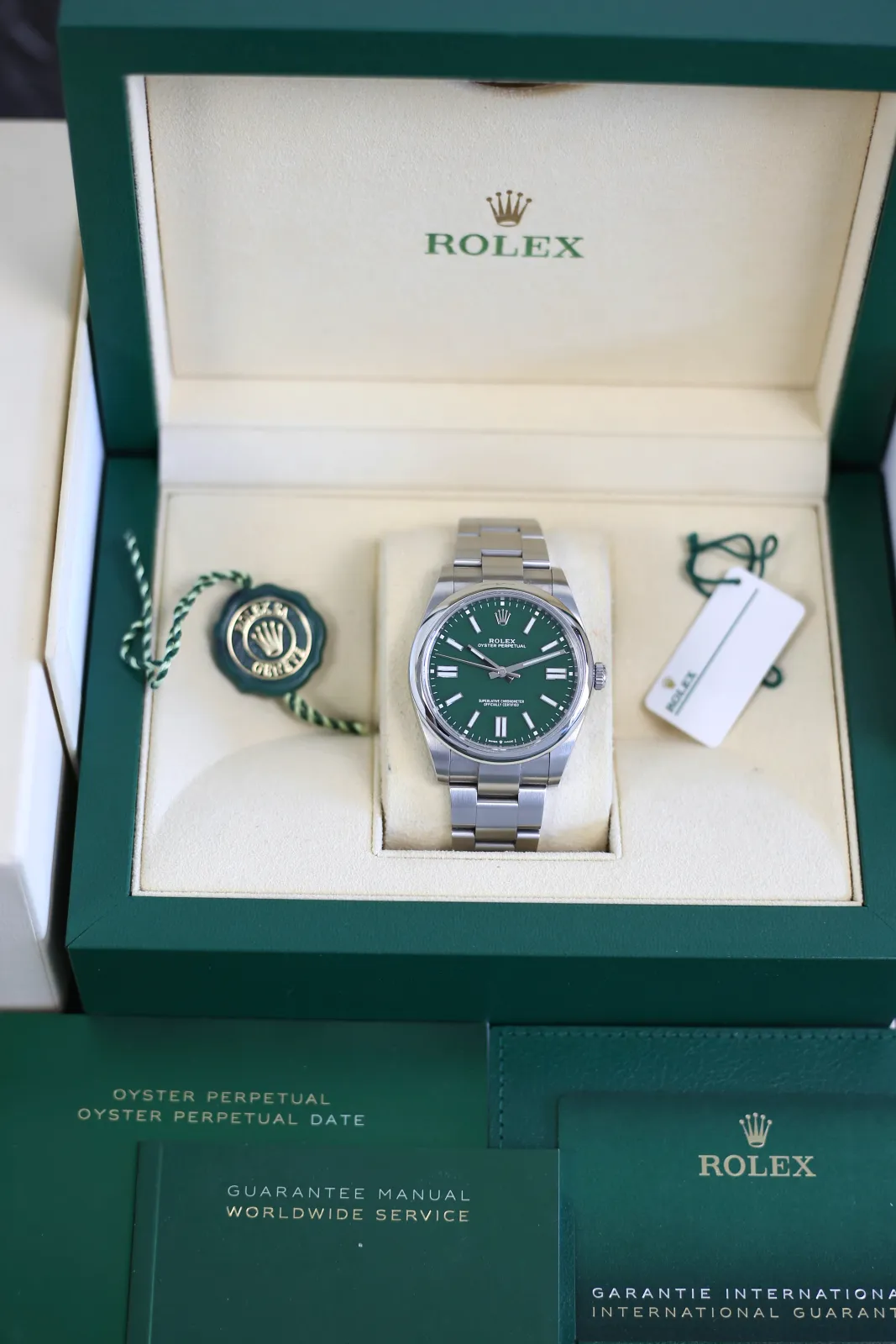Rolex Oyster Perpetual (2022) - Ref. 124300 | Watch Scout - image 2