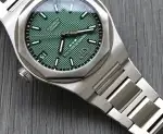 Girard Perregaux Laureato (2025) - Ref. 81010-11-3153-1CM | Watch Scout thumbnail 12