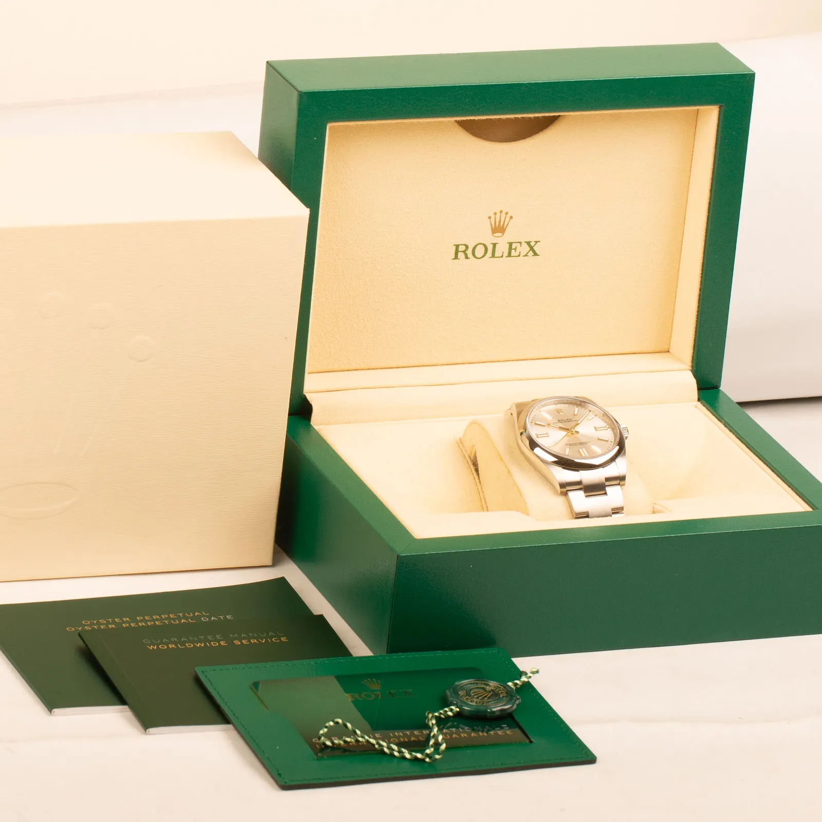 Rolex Oyster Perpetual 41 124300, photo 9 of 9