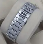 Girard Perregaux Laureato Eternity Edition Enamel (2023) - Ref. 81010-11-433-11A | Watch Scout thumbnail 5