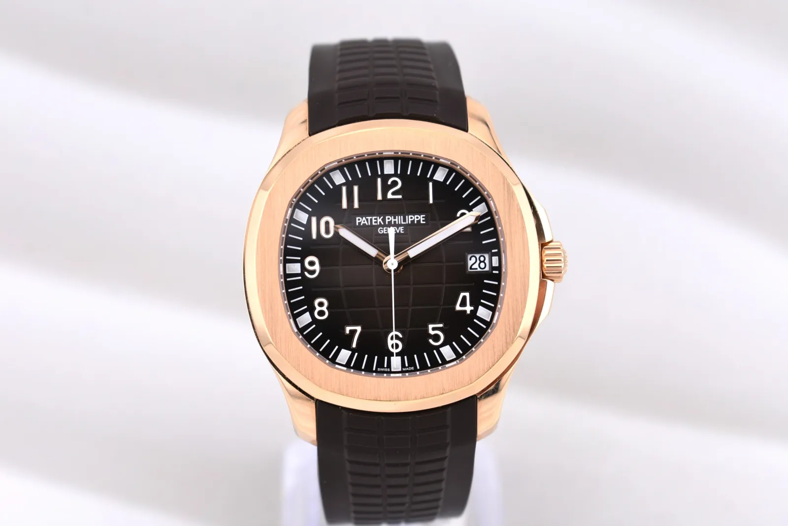 Patek Philippe Aquanaut (2019) - Ref. 5167R | Watch Scout - image 2