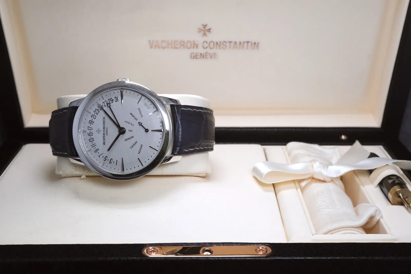 Vacheron Constantin Patrimony Retrograde Day Date Platinum 86020/000P-9345, photo 15 of 15