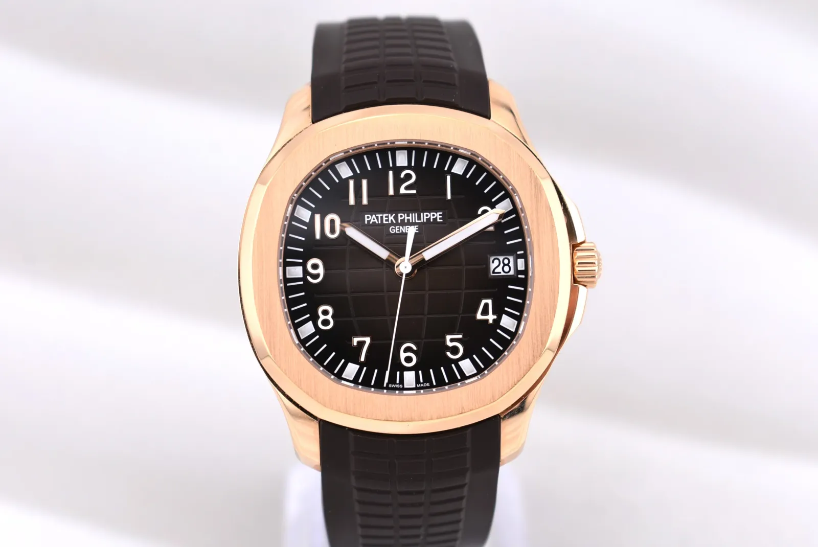 Patek Philippe Aquanaut (2024) - Ref. 5167R | Watch Scout - image 2