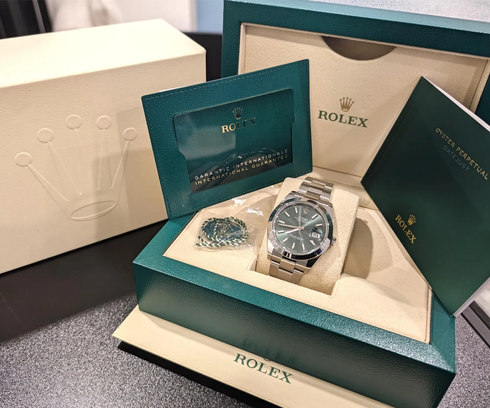 Rolex Datejust 41 126300, photo 2 of 9
