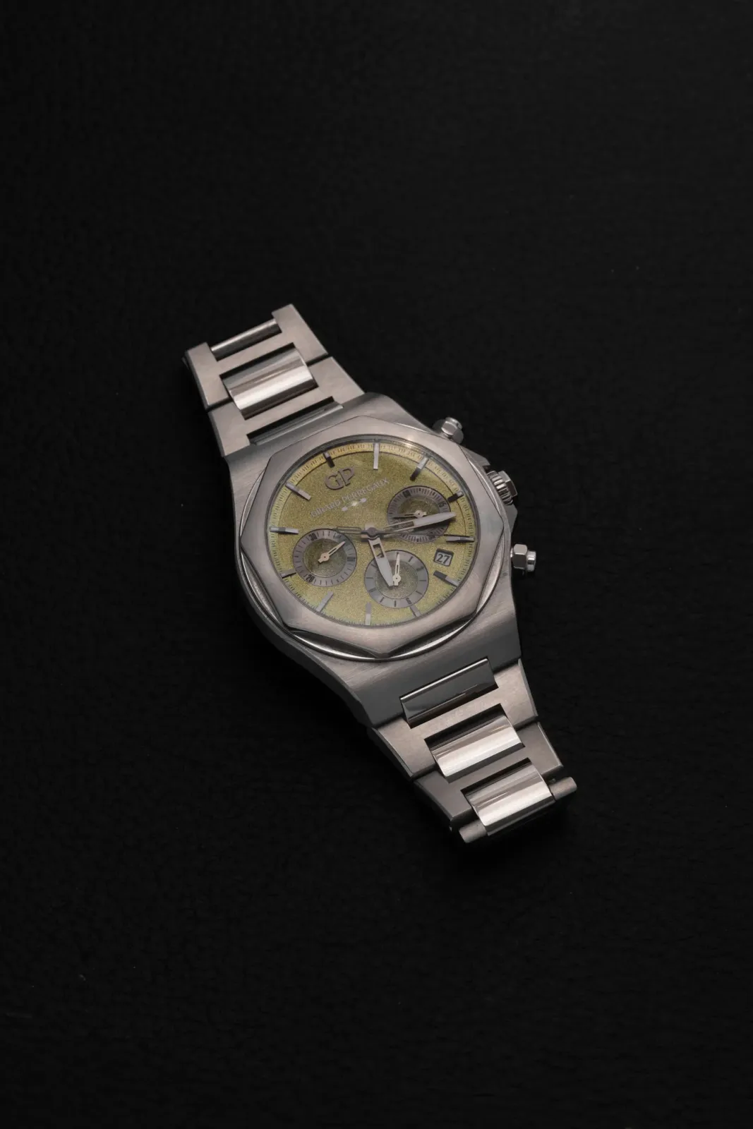 Girard Perregaux Laureato Chronograph Aston Martin 81020-21-3398-1CM, photo 2 of 4