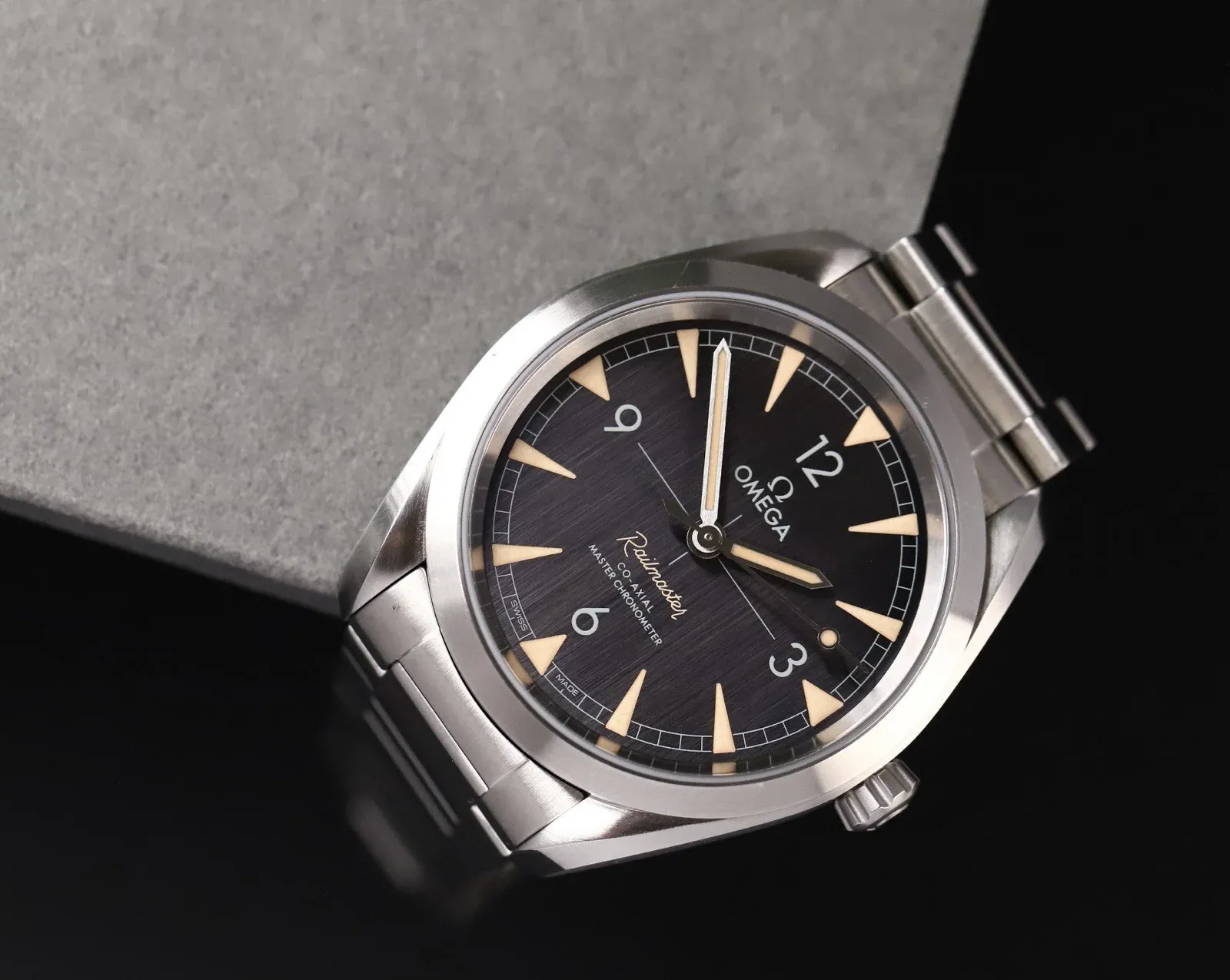 Omega Seamaster Aqua Terra (2023) - Ref. 220.10.40.20.01.001 | Watch Scout - image 2