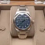 Girard Perregaux Laureato 42mm 81010-11-431-11A Price in Australia | $10k thumbnail 3