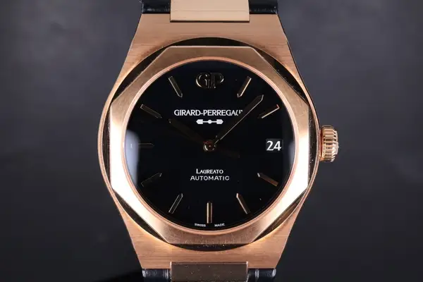 Girard Perregaux Laureato 42mm Ref. 81010-52-3118-1CC