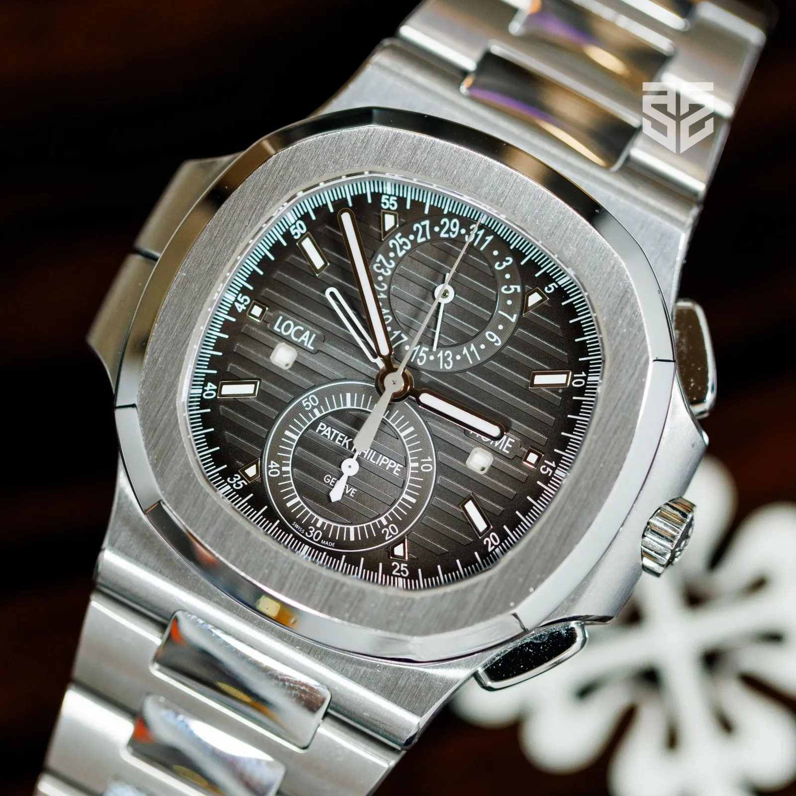 Patek Philippe Nautilus (2015) - Ref. 5990/1A-001 | Watch Scout - image 2