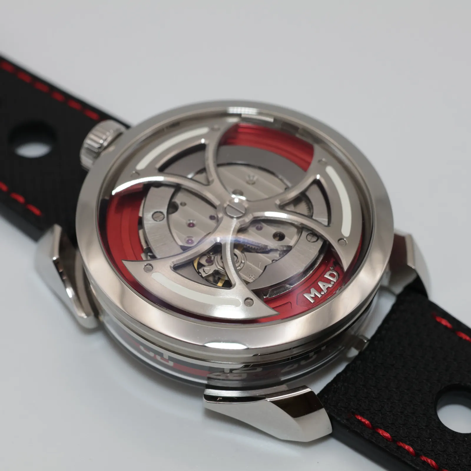 M.A.D. Editions M.A.D.1 Red (2022) - Ref. M.A.D.1 Red | Watch Scout - image 2
