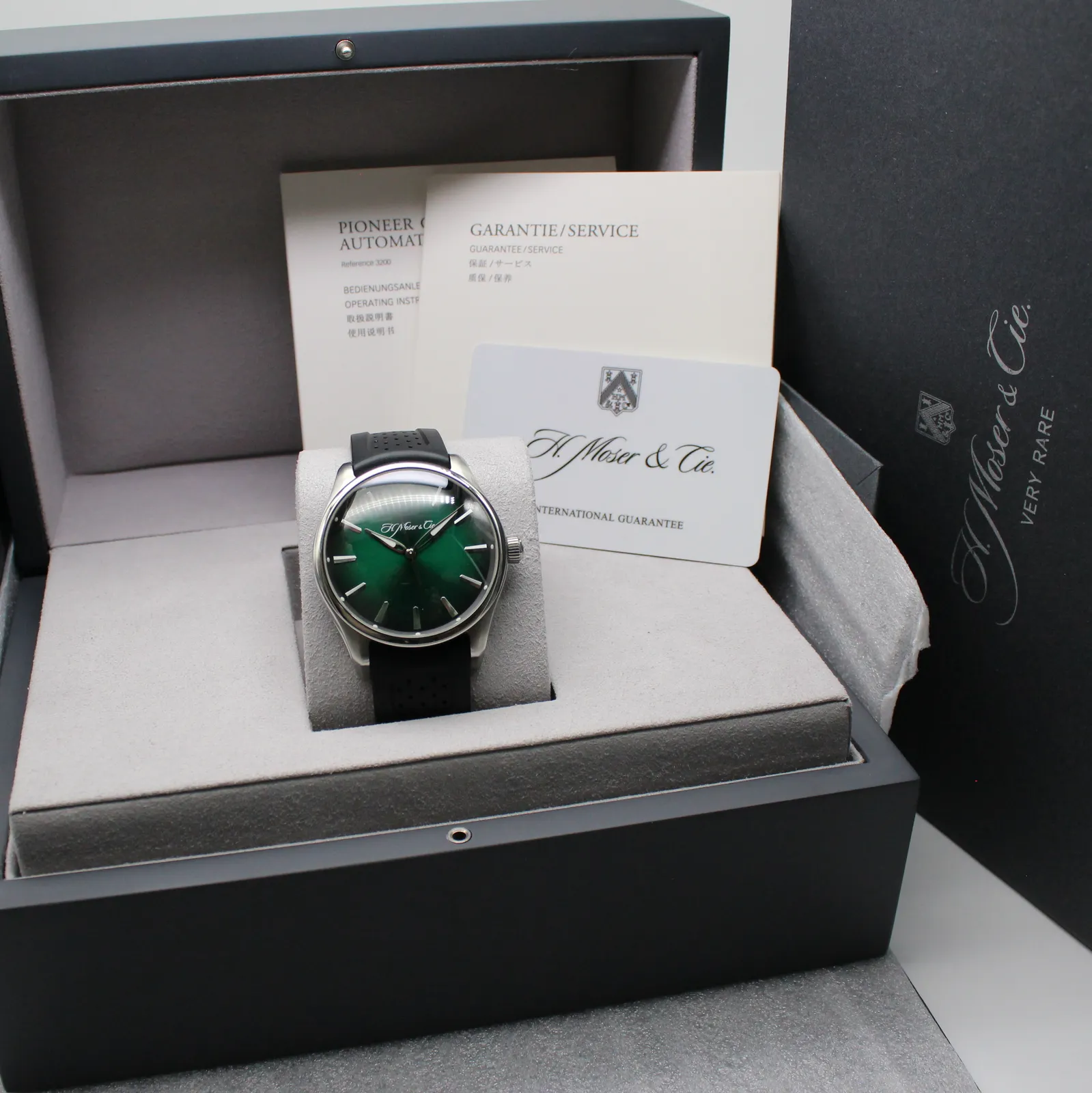 H.Moser & Cie. Pioneer Center Seconds 3200-1202, photo 6 of 6