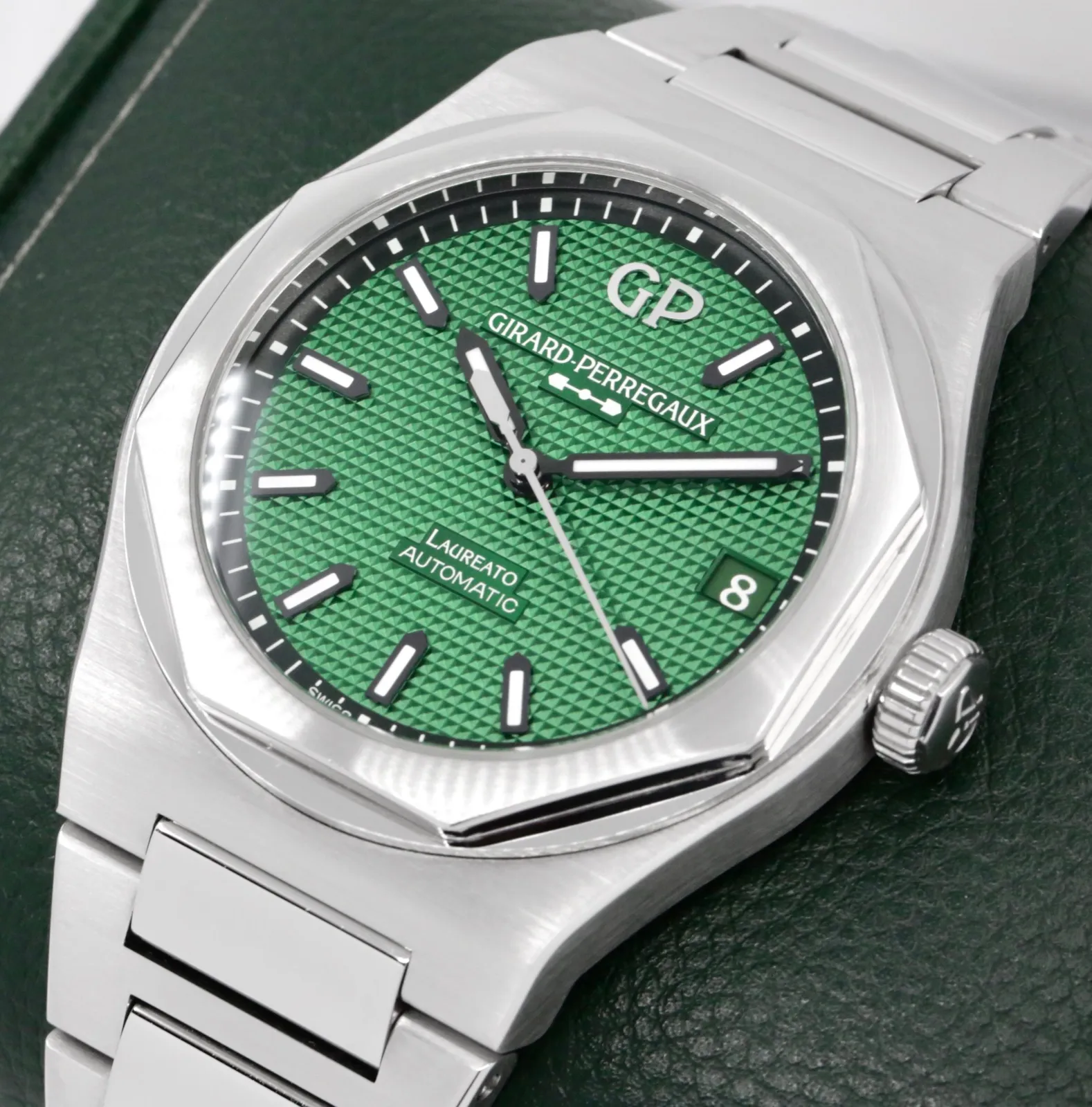 Girard Perregaux Laureato 81010-11-3153-1CM, photo 2 of 8