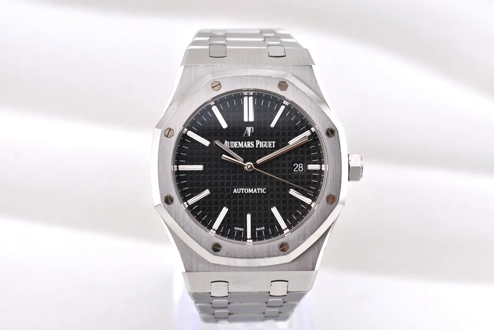 Audemars Piguet Royal Oak 15400ST Price in Australia | $54k - image 2