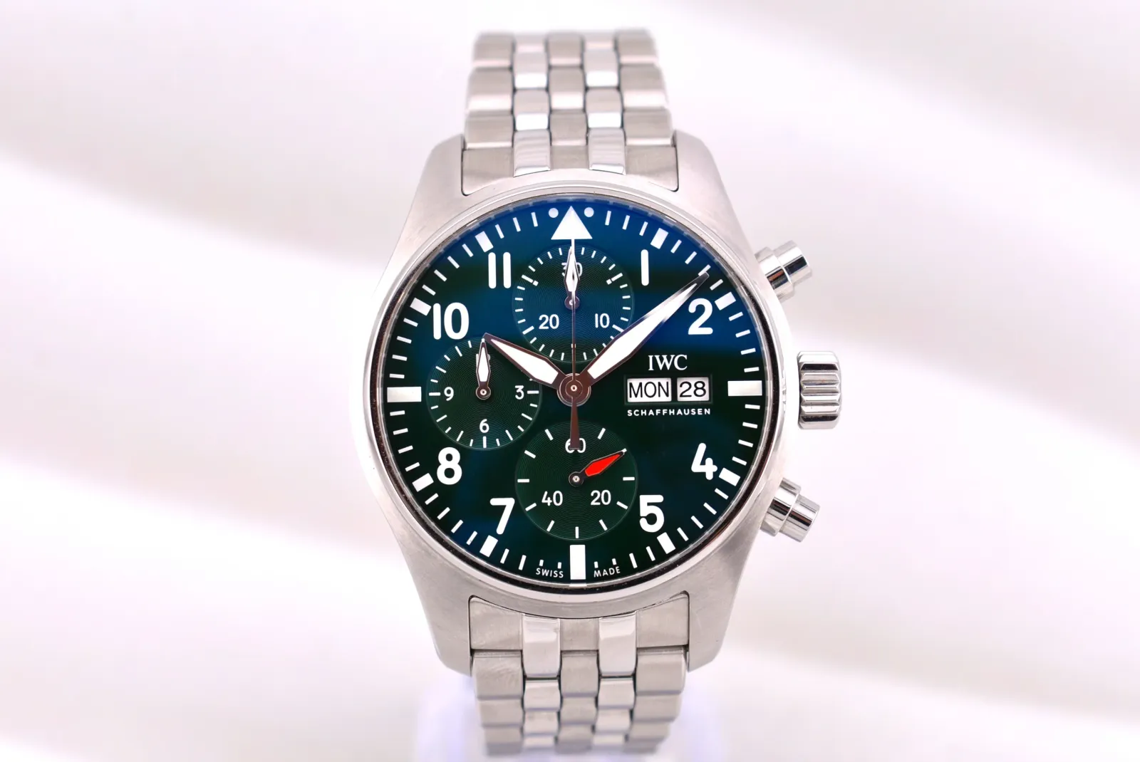IWC Pilot (2022) - Ref. IW388103 | Watch Scout - image 2