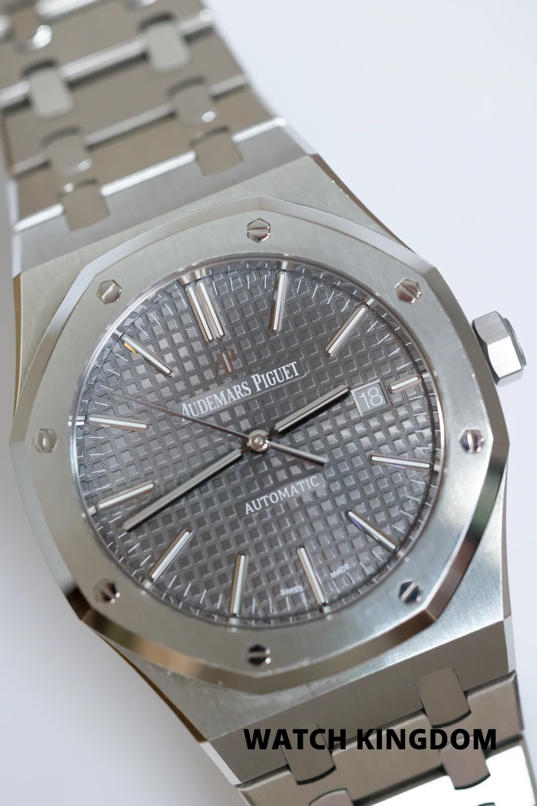 Audemars Piguet Royal Oak 15400ST Price in Australia | $60k - image 2