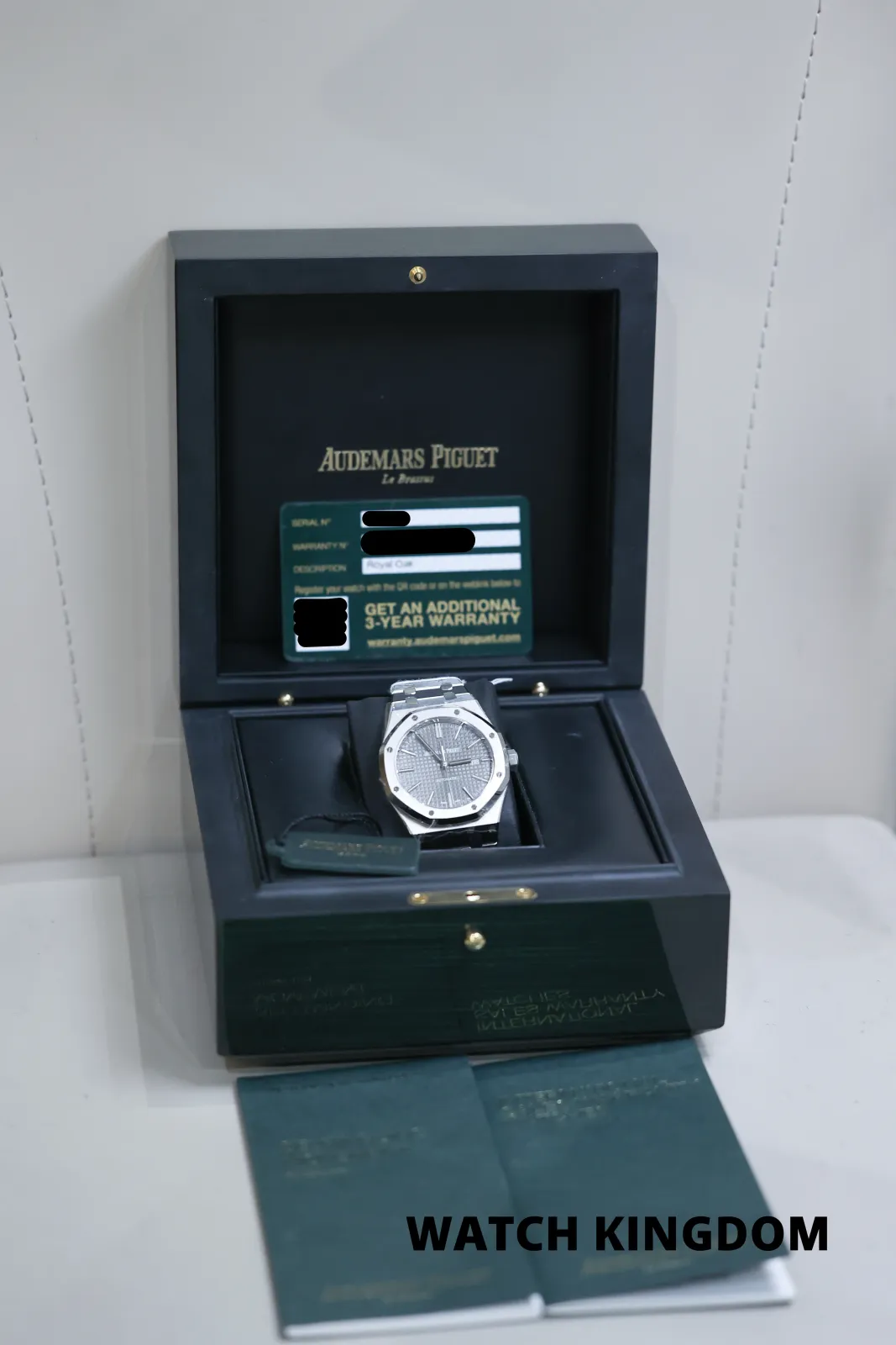 Audemars Piguet Royal Oak 15400ST Price in Australia | $60k - image 8