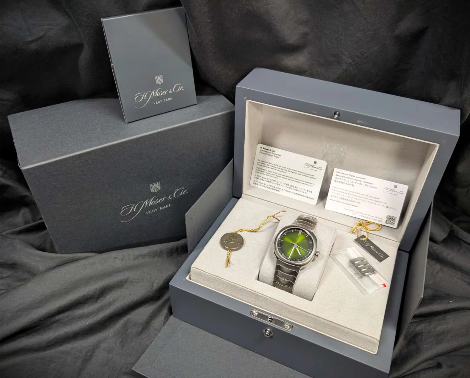 H.Moser & Cie. Streamliner Centre Seconds Matrix Green Fumé dial (2024) - Ref. 6201-1200 | Watch Scout - image 2