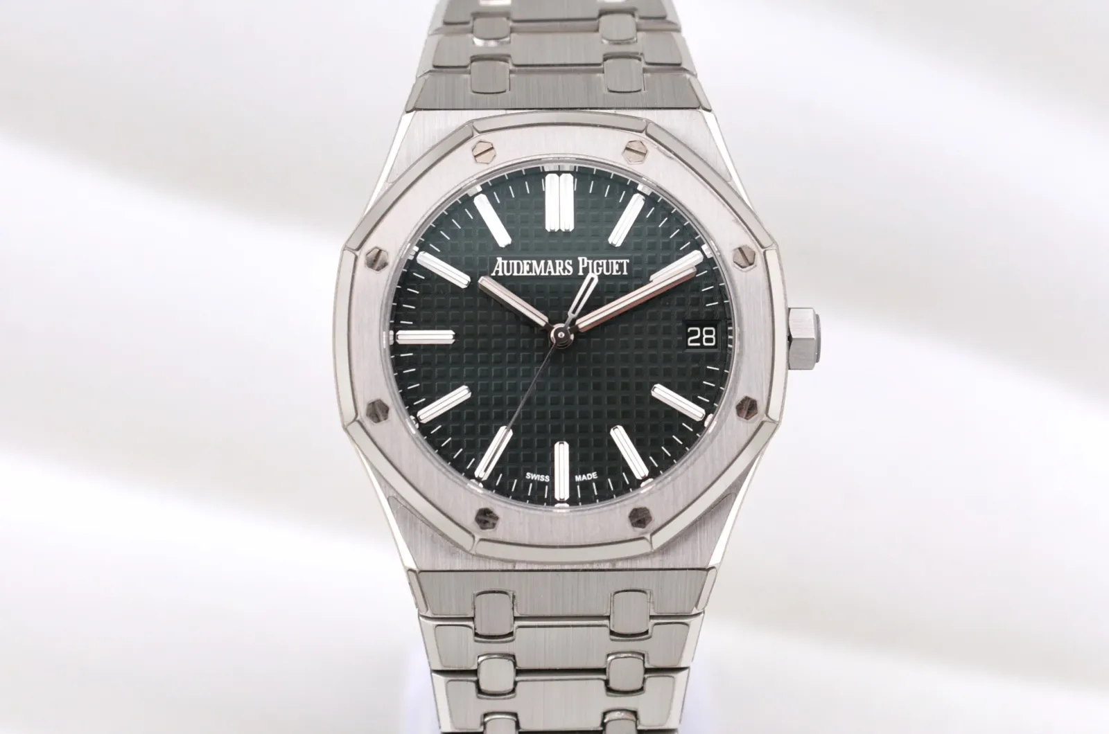 Audemars Piguet Royal Oak Selfwinding 15510 Price in Australia | $87k - image 2