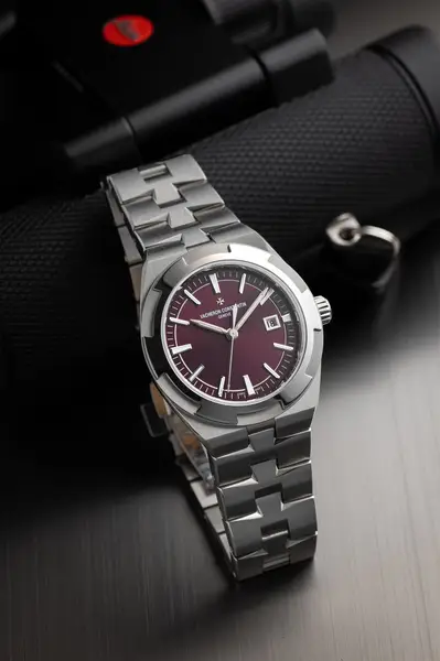 Vacheron Constantin Overseas 34.5 Deep Red Lacquer Ref. 4600V/200A-H127